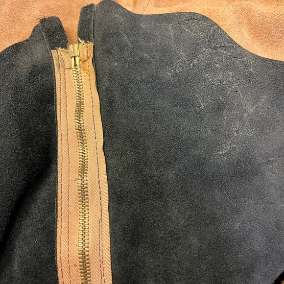 Beautiful Leather Poncho - Picture 13 of 13